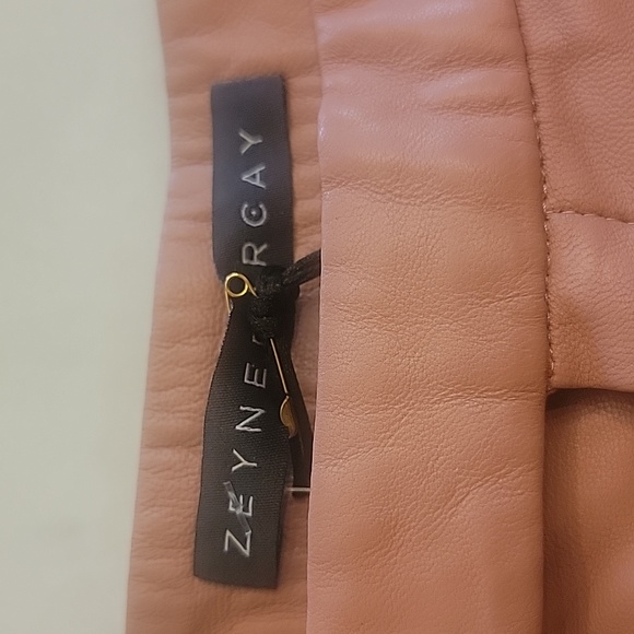 💕NWT Zeynap Arcay Pink Leather Shorts - Picture 5 of 11